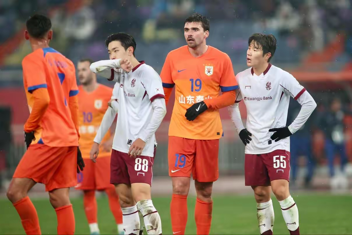 包含亚冠转会期走向成谜;山东泰山伤情更新;管理层满意;赛季目标并未改变的词条 包含亚冠转会期走向成谜;山东泰山伤情更新;管理层满意;赛季目标并未改变的词条